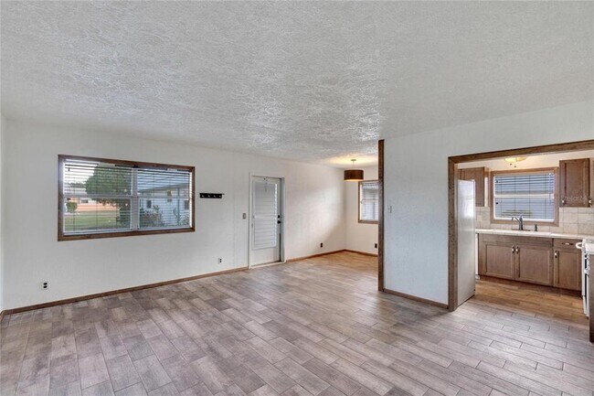 Building Photo - 202 Bedford Trail