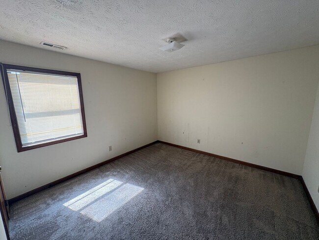 Building Photo - 5925 Labonte Dr