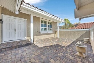 Building Photo - 8720 Pavia Dr