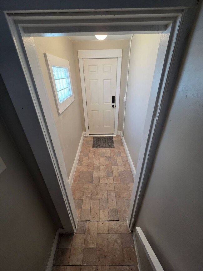 Building Photo - 3027 Fortune Ave