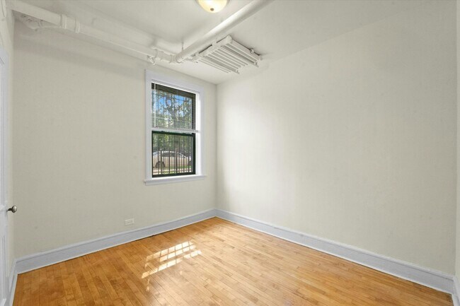 Building Photo - 2330 N Spaulding Ave