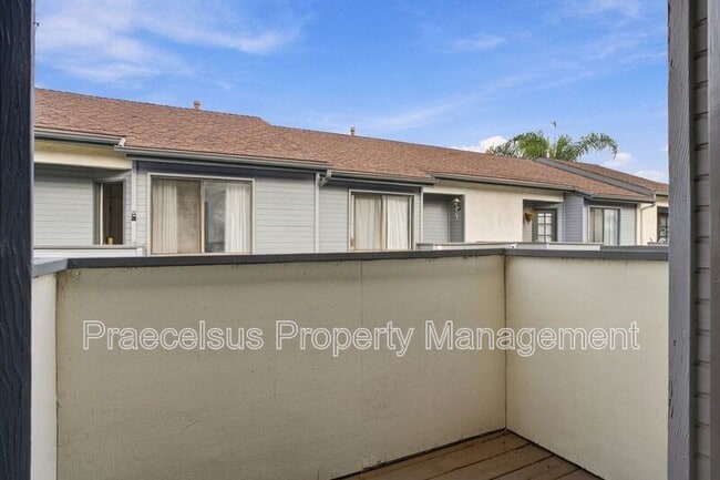 Building Photo - 1465 Hemlock Ave