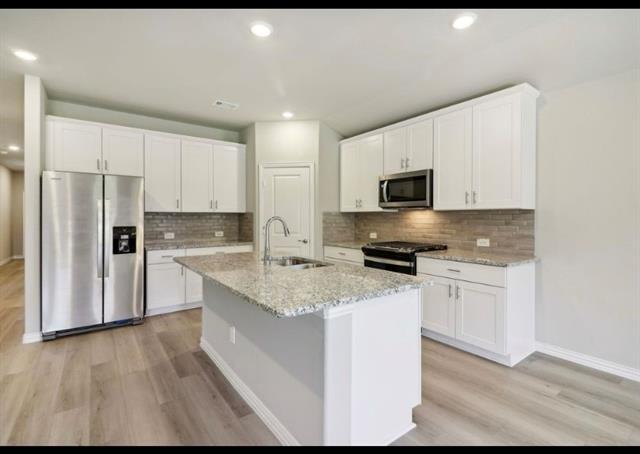 Building Photo - 909 Edgehurst Dr