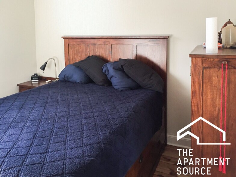 Building Photo - 3856 N Southport Ave