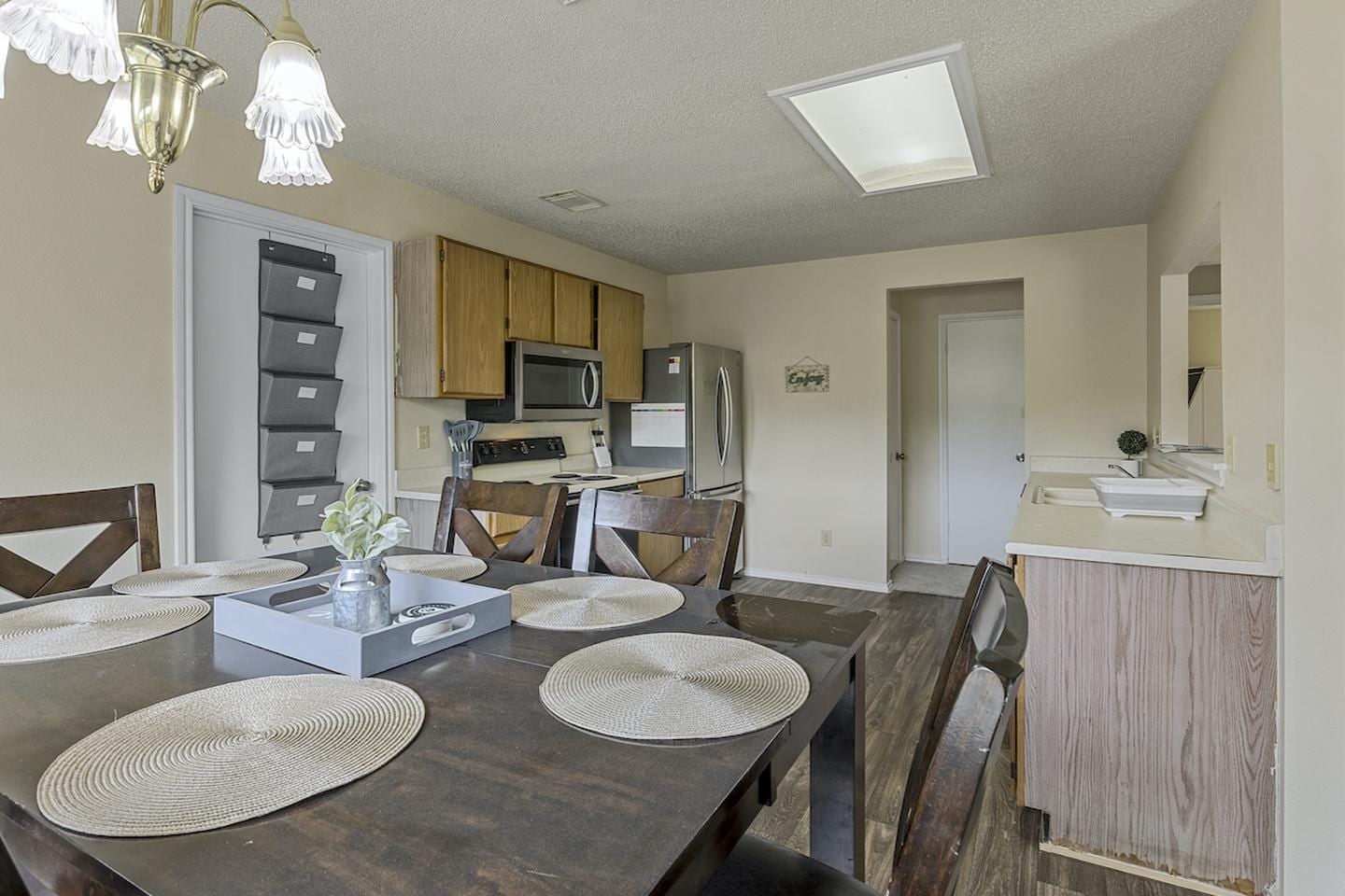 Building Photo - Charming 5-Bedroom Home in a Prime San Antonio Location!