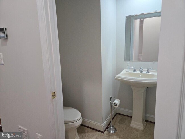 Building Photo - 25550 Oak Medley Terrace