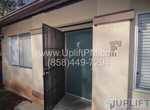 Building Photo - 820 Scranton St