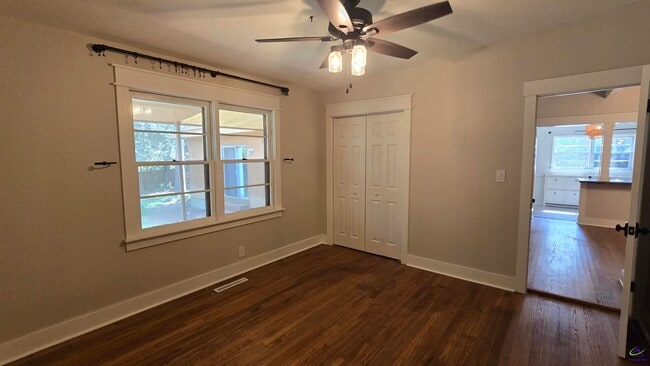 Building Photo - 204 Springdale Dr