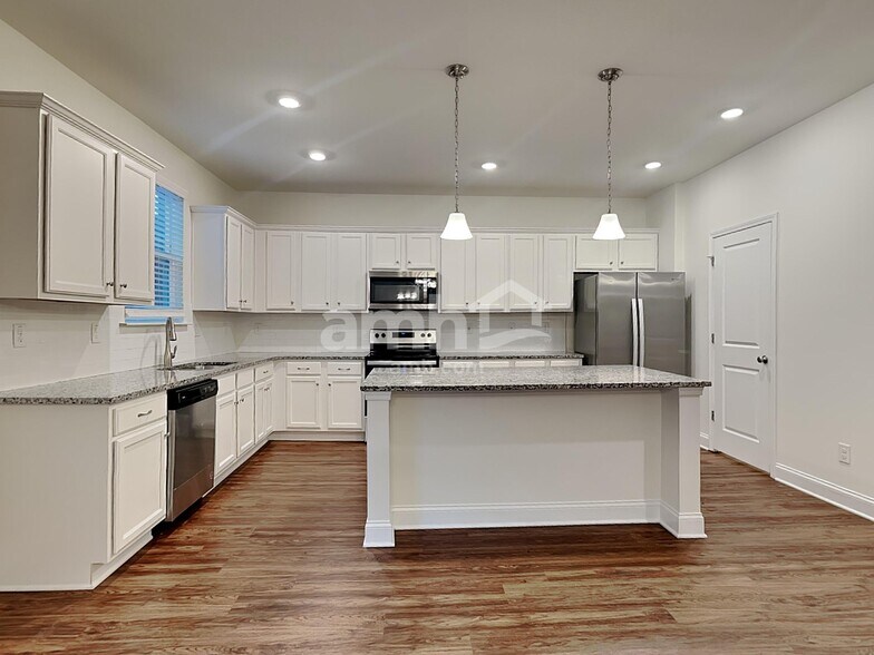 Building Photo - 2060 Brook Enclave Trail