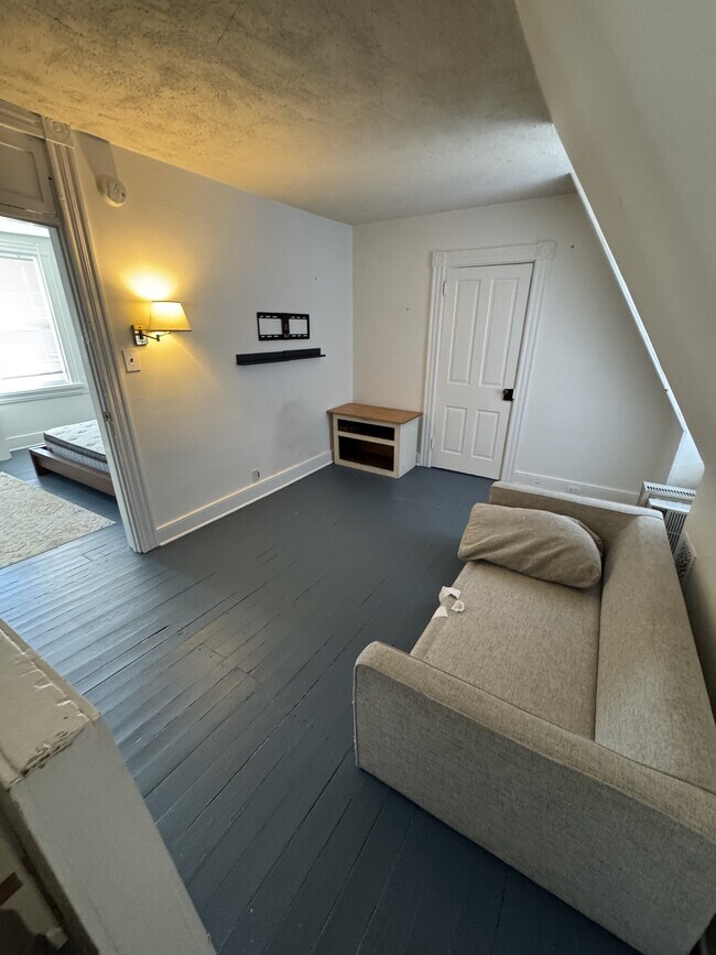 Building Photo - 126 College Ave