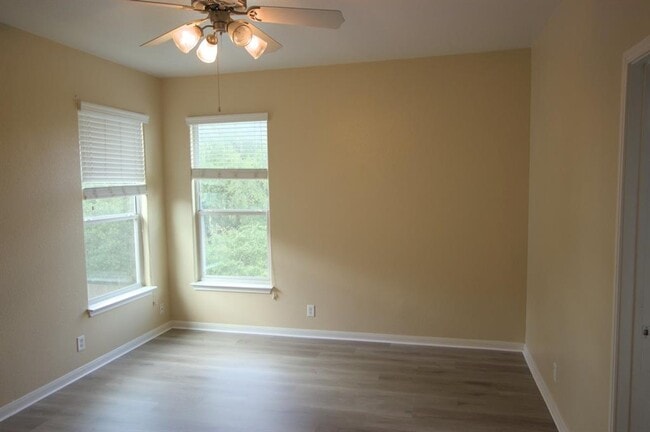 Building Photo - 2404 Allred Dr
