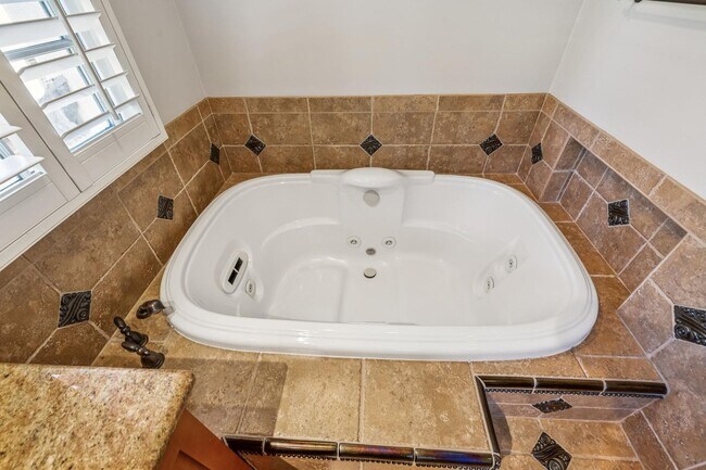Building Photo - Mediterranean Beauty in Crescent Park – 5B...