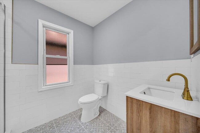 Building Photo - 408 Mt Vernon St