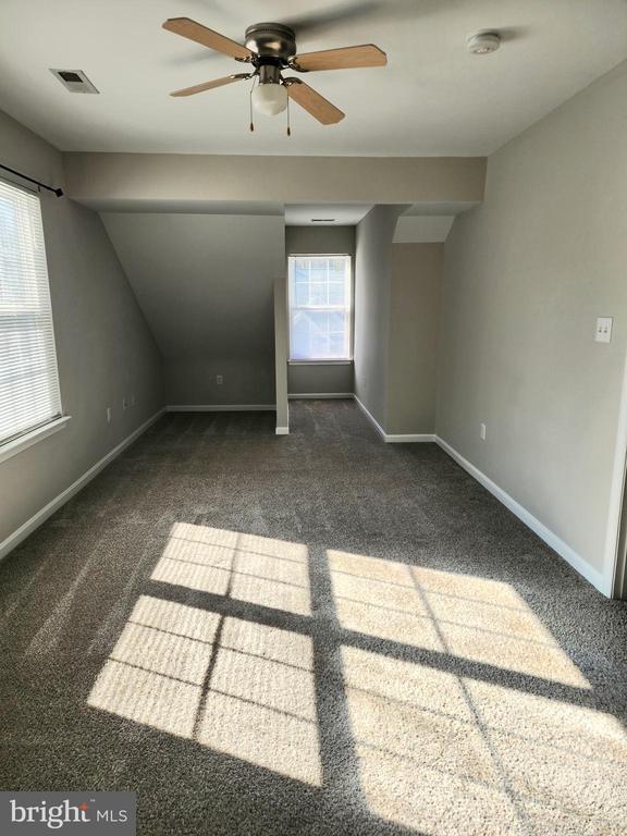 Building Photo - 318 Hanna Ct