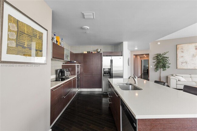 Building Photo - 1900 N Bayshore Dr