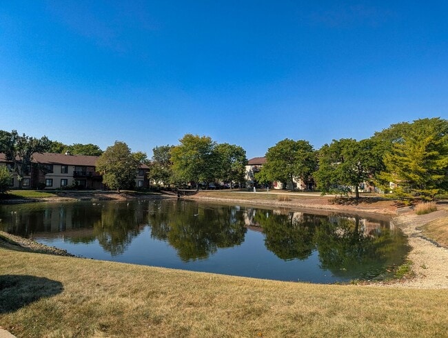 Building Photo - Waterbury Pointe Condominiums