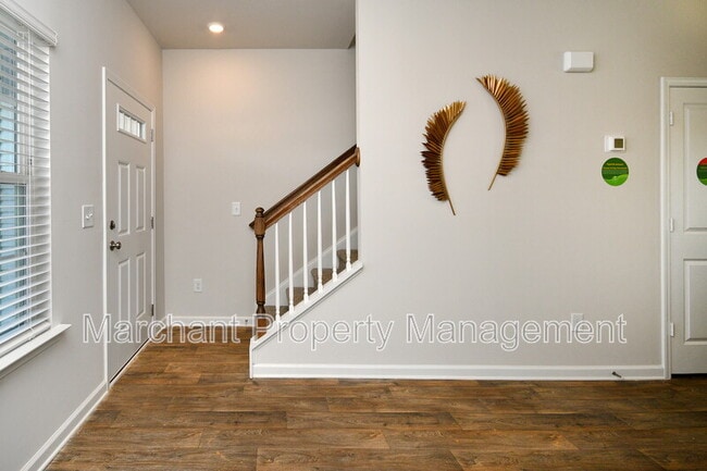 Building Photo - 27 English Ct