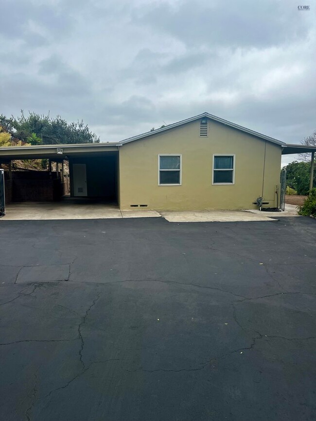 Building Photo - Hidden Gem with Views! 2 bedroom, 1 bathroom