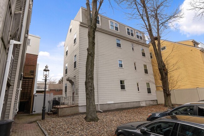 Building Photo - 16R Union St