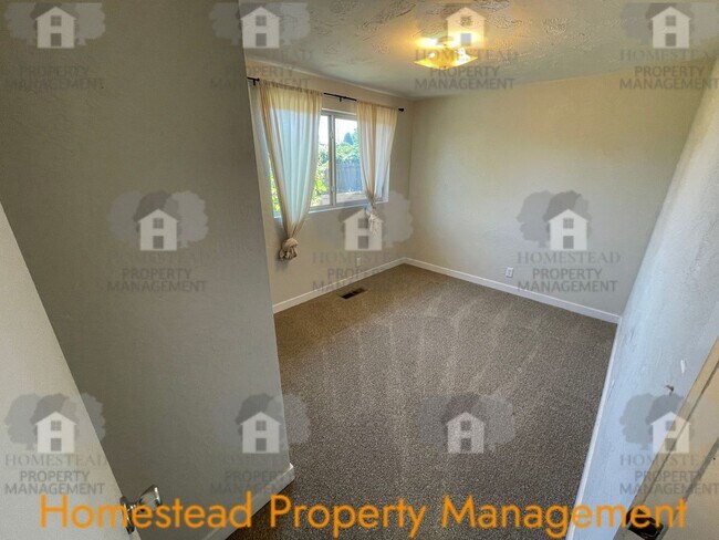 Building Photo - 130 Cottonwood Ct