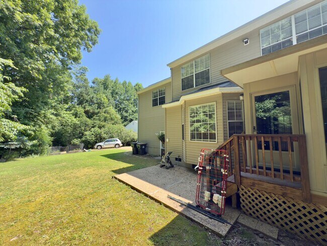 Building Photo - 4585 Village Park Dr E