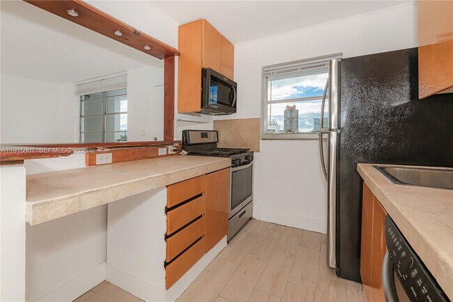 Building Photo - 631 Jefferson Ave