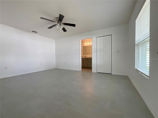 Building Photo - 270 Hyacinth Ct