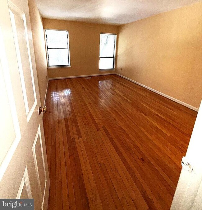 Building Photo - 3921 Woodhue Pl