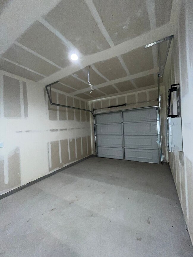 Building Photo - 4214