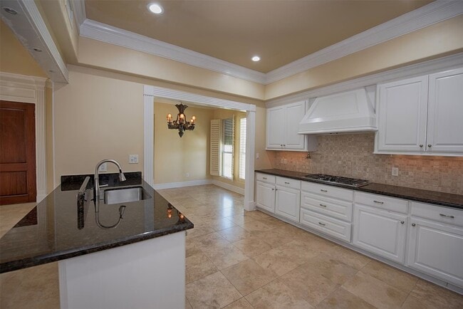 Building Photo - 2293 E Bayshore Dr