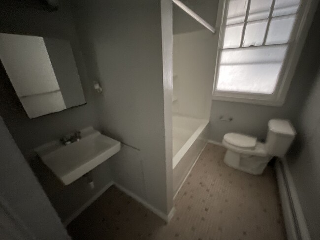 Bathroom - 1728 Wightman St