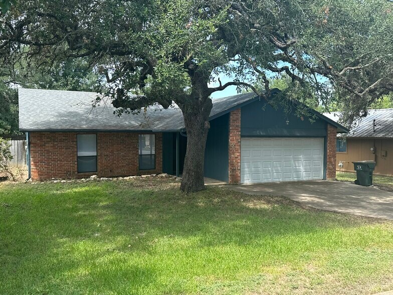Front of house from street - 2027 Castle Gate Cir