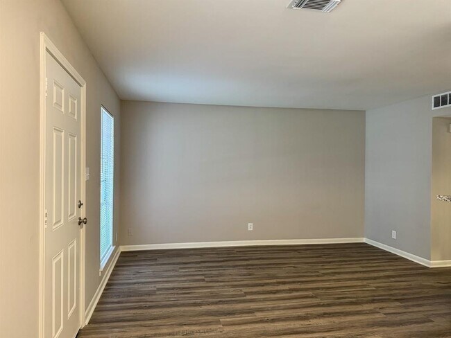 Building Photo - 2101 6th St N