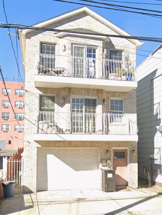 Building Photo - 19 Cambridge Ave