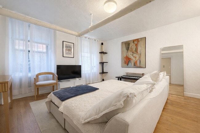 Building Photo - 29 W 12th St