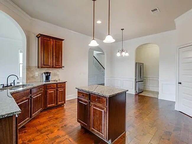 Building Photo - PRICE REDUCED!