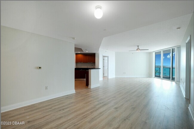 Building Photo - 241 Riverside Dr
