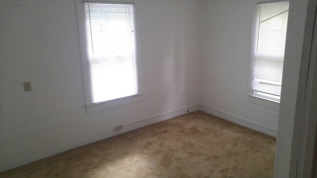 Building Photo - 2021 Webster Rd