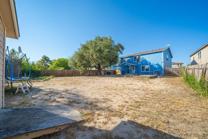 Building Photo - 9314 Magnolia Grv