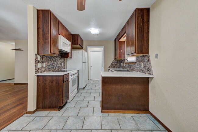 Building Photo - 905 Hawks Nest Dr