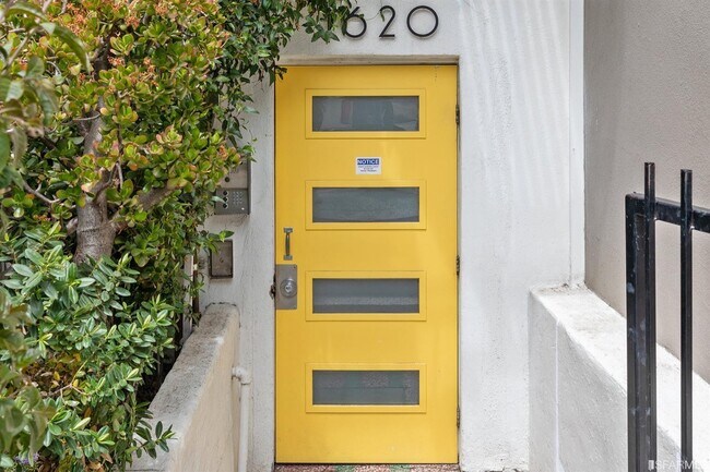 Building Photo - 1620 Broadway