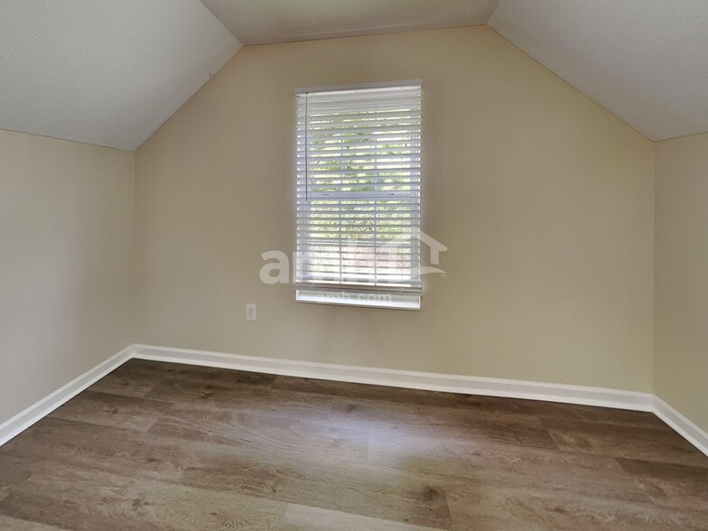 Building Photo - 18097 Kinder Oak Dr