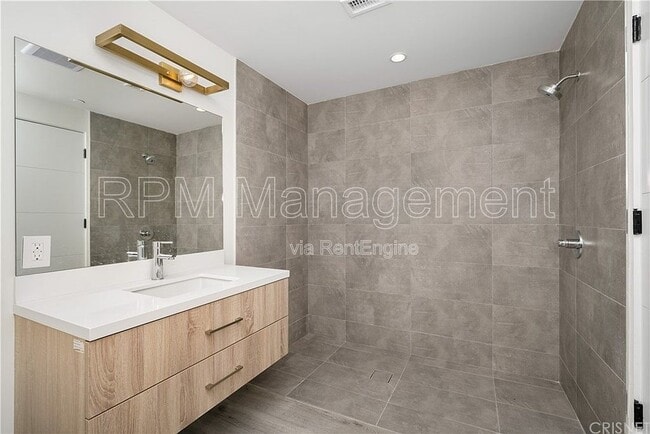 Building Photo - 5923 Laurel Canyon Blvd