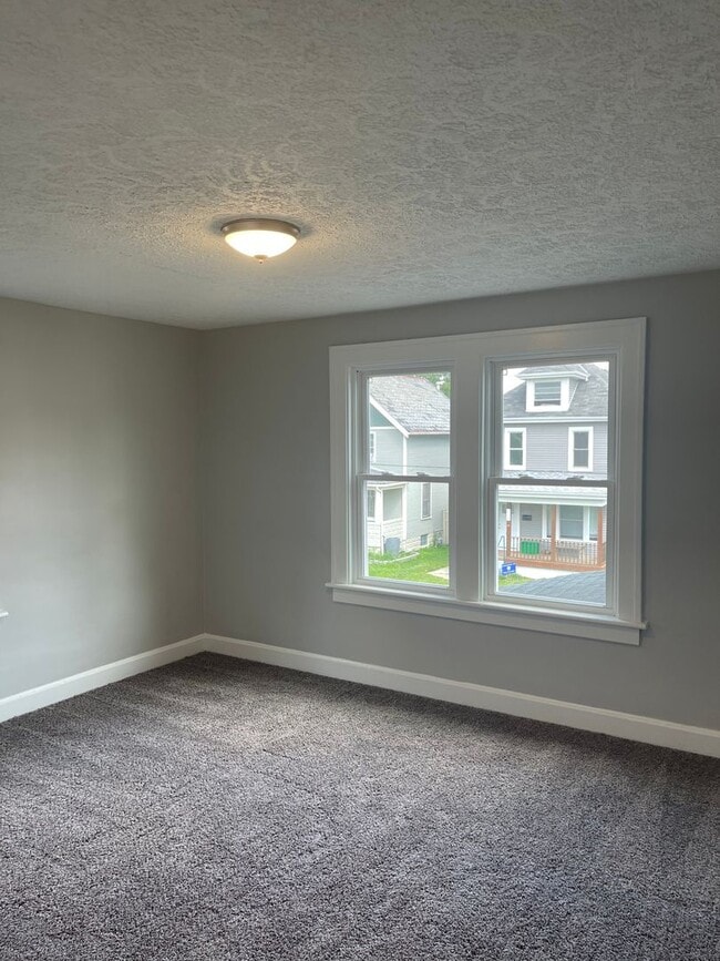 Building Photo - 665-667 Siebert St