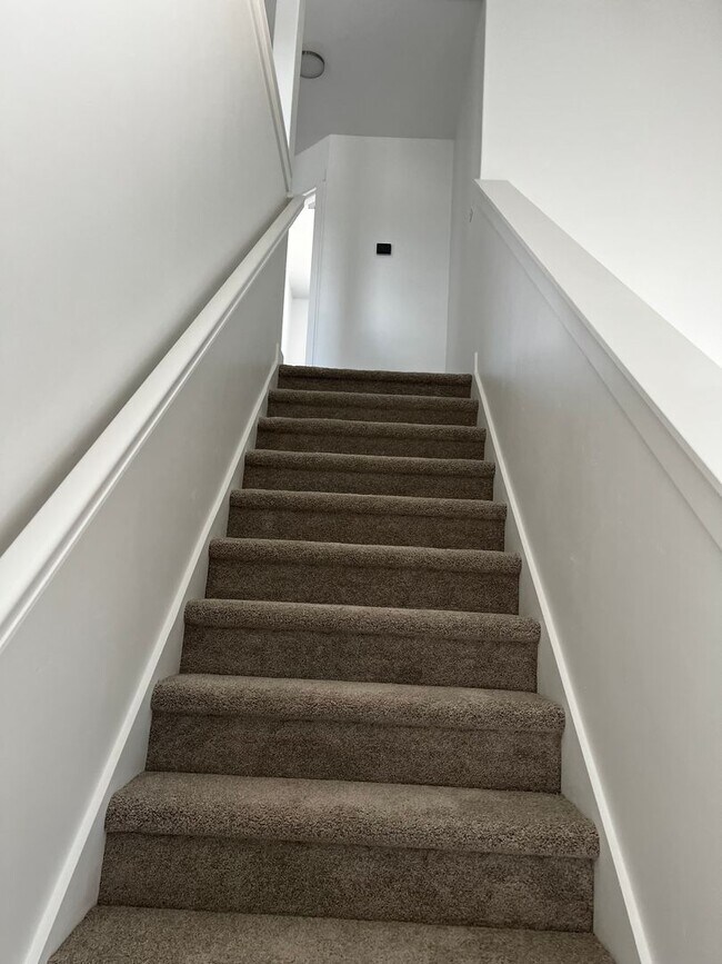 Building Photo - GET $500 OFF THE FIRST MONTHS RENT!!!!