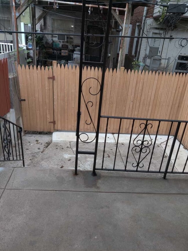 Building Photo - 6133 Elmwood Ave