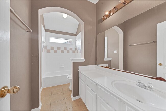 Building Photo - 18123 Memorial Falls Dr