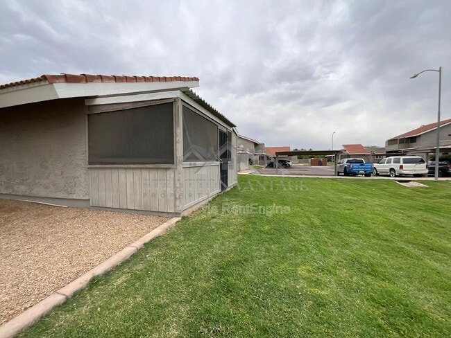 Building Photo - 405 E Bruce Ave