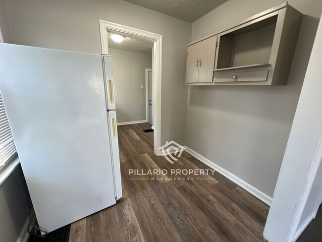 Building Photo - Renovated 2 Bed / 1 Bath !