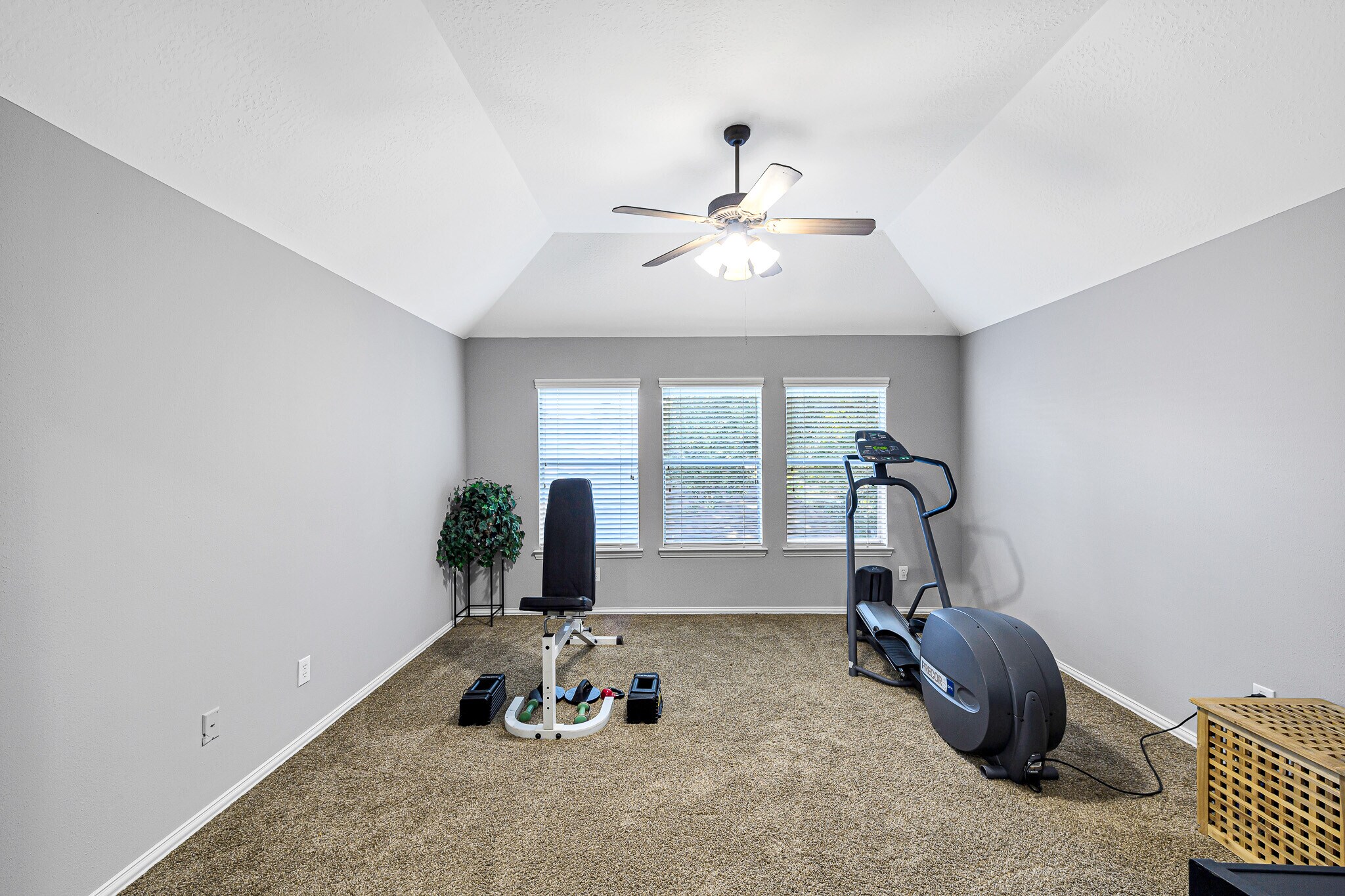 Building Photo - 3719 Kingsburg Ct